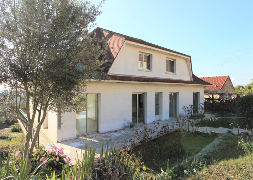  Belle maison spacieuse avec vue Paris – 8 pièces – 6 chambres – 264 m²