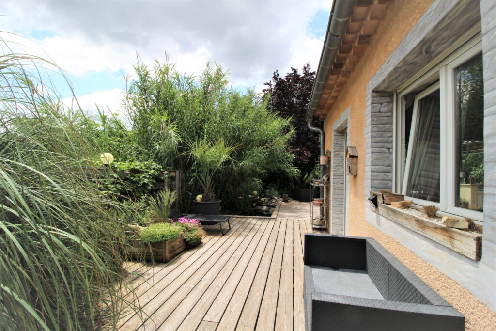 Villa de plain pied sur terrain de 1500 m2 – 6 pièces – 3 chambres – 137 m²