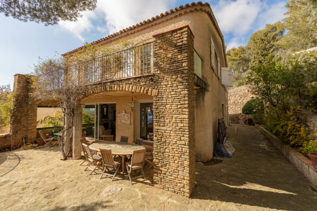Maison à vendre à Toulon (83) avec Grech immobilier Toulon – 7 pièces – 5 chambres – 220 m²