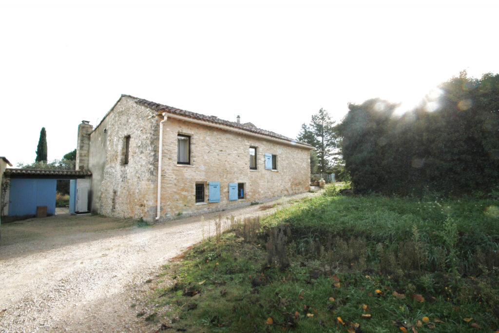 Ancienne ferme sur terrain d’1 hectare – 7 pièces – 4 chambres – 129 m²