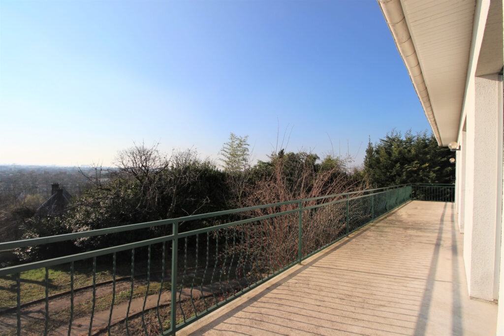  Belle maison spacieuse avec vue Paris – 8 pièces – 6 chambres – 264 m²