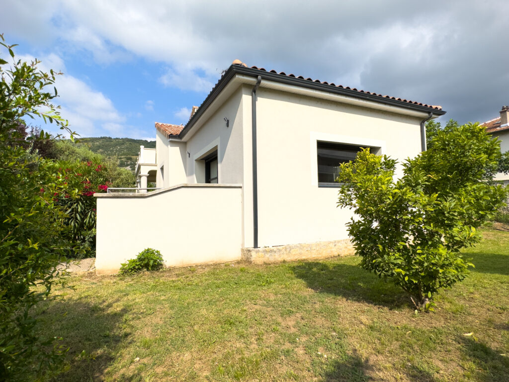 Maison de 147m2 habitables avec piscine et pool-house sur 12 – 7 pièces – 4 chambres – 187 m²