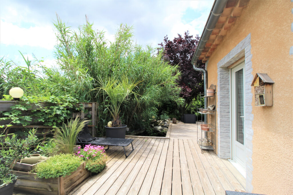 Villa de plain pied sur terrain de 1500 m2 – 6 pièces – 3 chambres – 137 m²