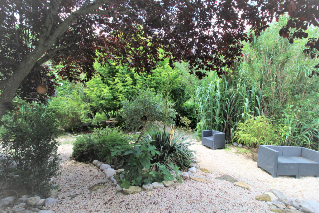 Villa de plain pied sur terrain de 1500 m2 – 6 pièces – 3 chambres – 137 m²