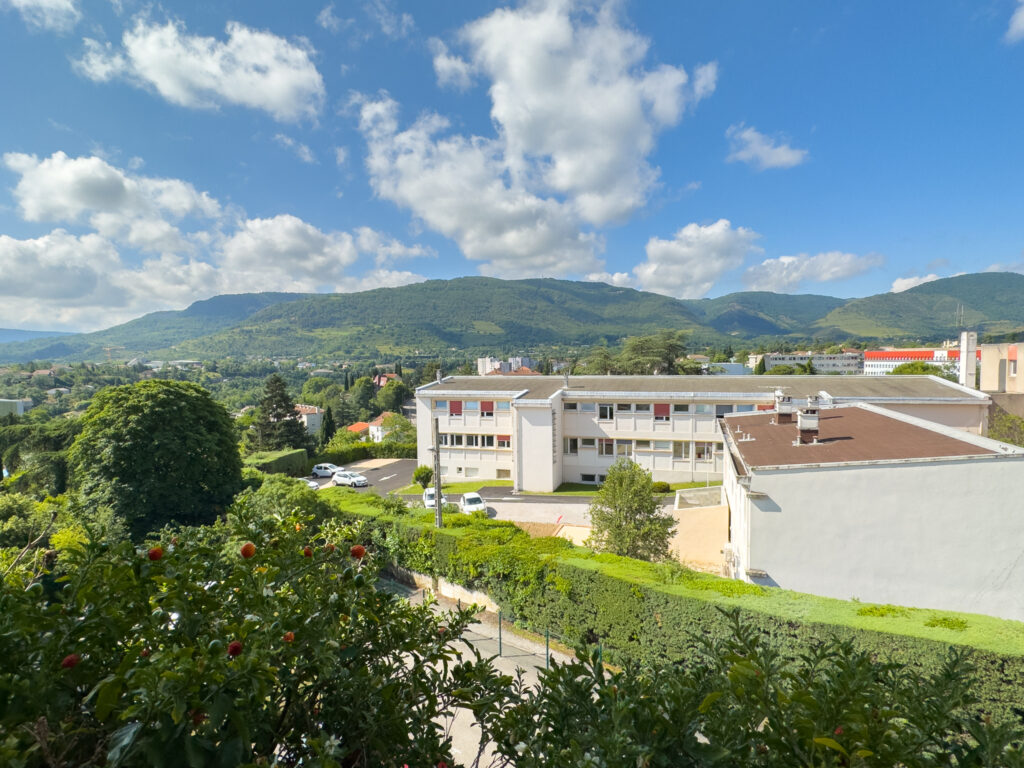 Bel Appartement de 68m2 dans une résidence sécurisée – 4 pièces – 2 chambres – 68 m²