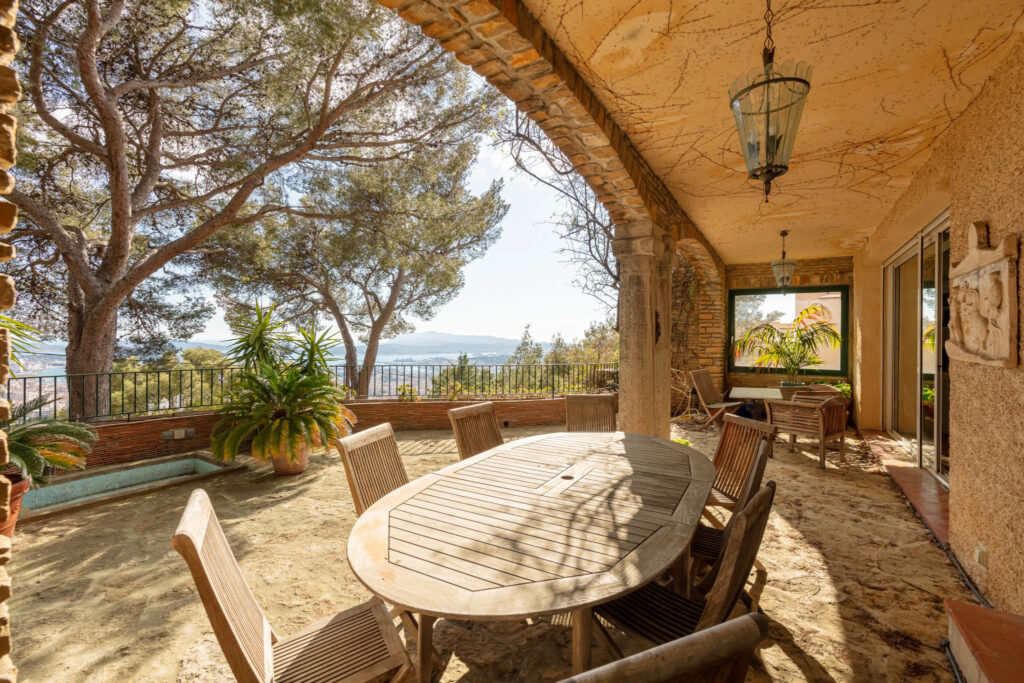 Maison à vendre à Toulon (83) avec Grech immobilier Toulon – 7 pièces – 5 chambres – 220 m²