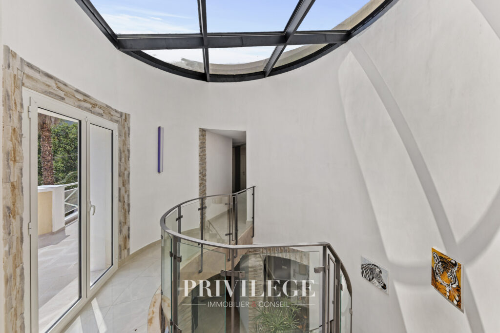 Véritable havre de paix pour cette villa de charme. – 5 pièces – 4 chambres – 200 m²