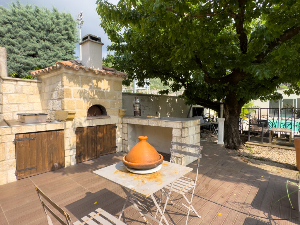 Maison de 147m2 habitables avec piscine et pool-house sur 12 – 7 pièces – 4 chambres – 187 m²