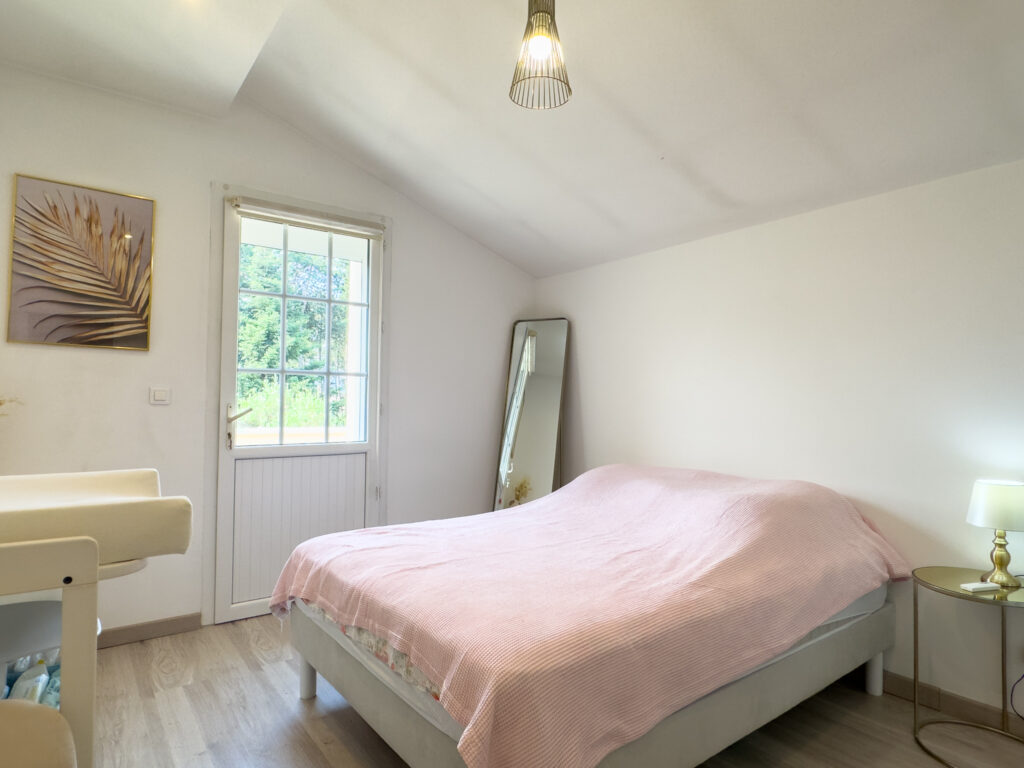 Maison de 147m2 habitables avec piscine et pool-house sur 12 – 7 pièces – 4 chambres – 187 m²