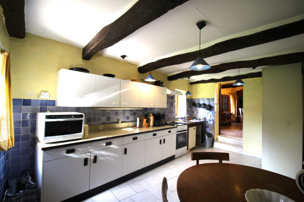 Ancienne ferme sur terrain d’1 hectare – 7 pièces – 4 chambres – 129 m²