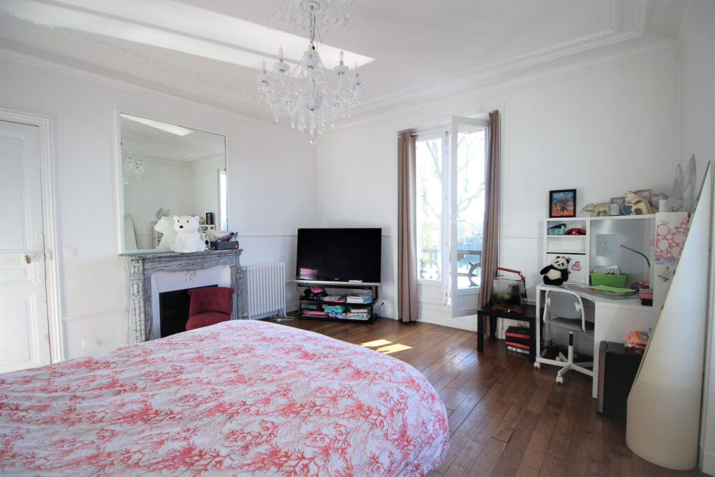  Magnifique Demeure Bord de Marne – 9 pièces – 5 chambres – 320 m²