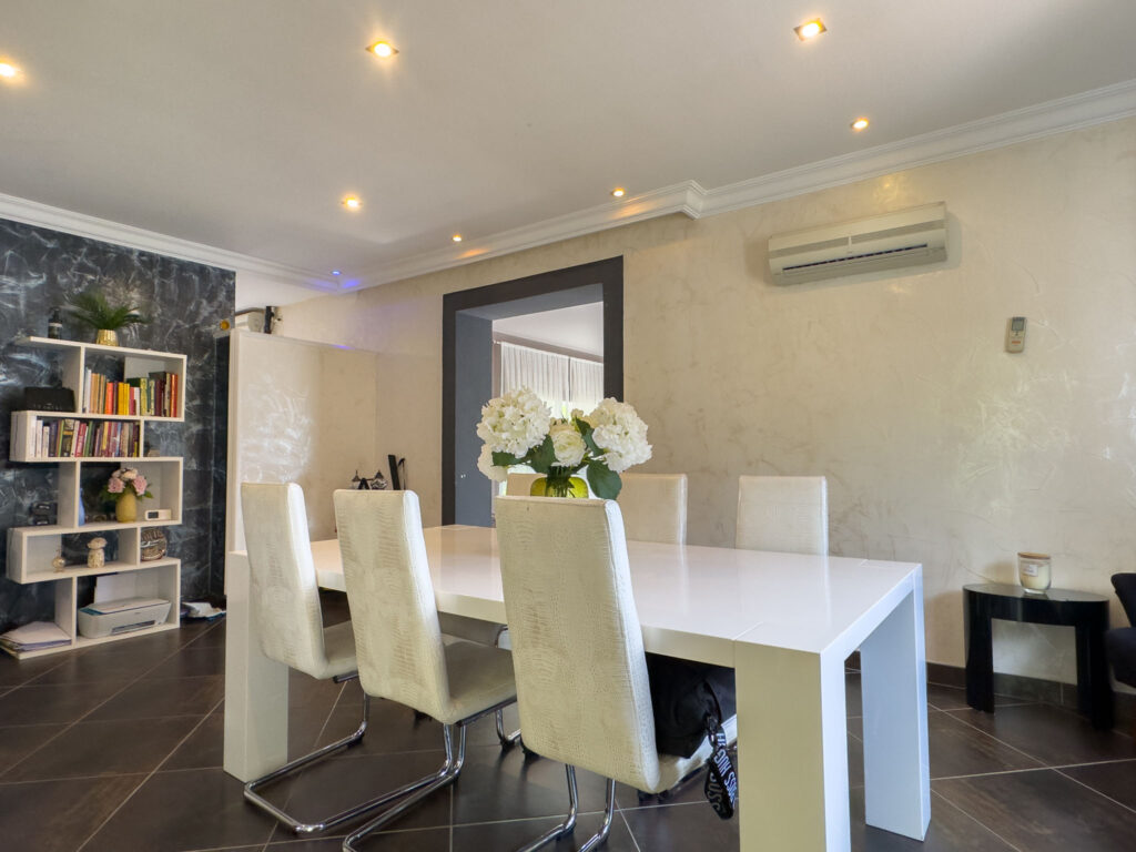 Maison de 147m2 habitables avec piscine et pool-house sur 12 – 7 pièces – 4 chambres – 187 m²