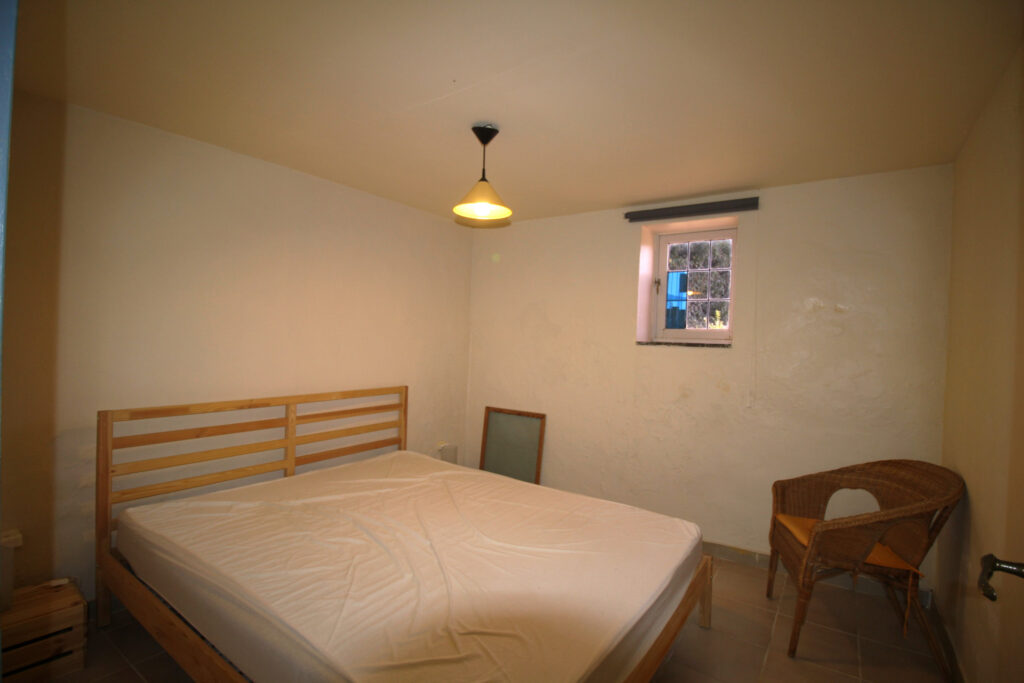 Ancienne ferme sur terrain d’1 hectare – 7 pièces – 4 chambres – 129 m²