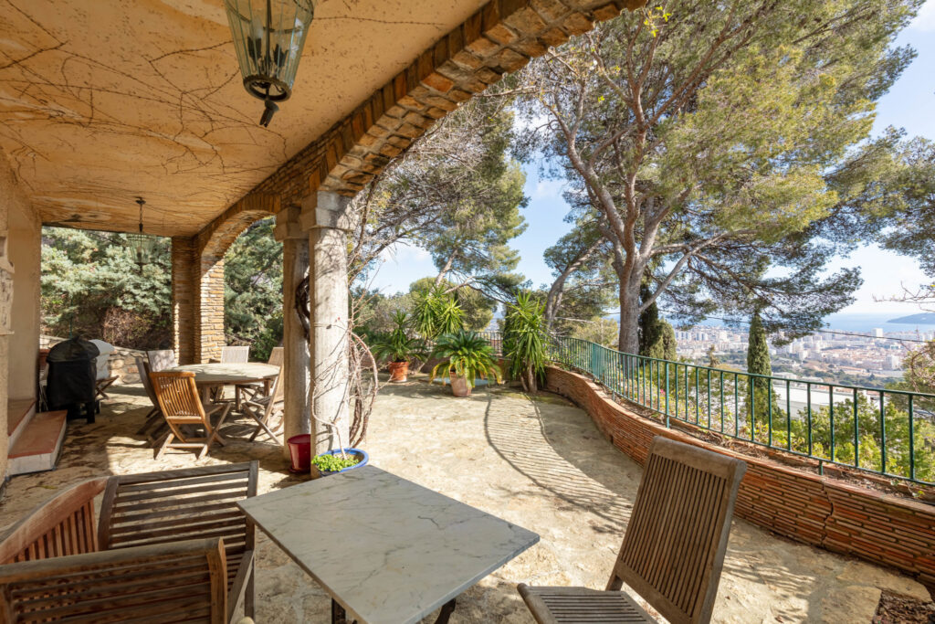 Maison à vendre à Toulon (83) avec Grech immobilier Toulon – 7 pièces – 5 chambres – 220 m²