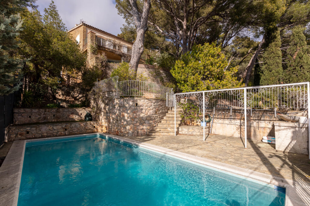 Maison à vendre à Toulon (83) avec Grech immobilier Toulon – 7 pièces – 5 chambres – 220 m²