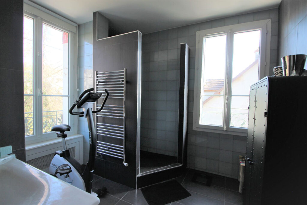 Magnifique Meulière pleine de charme vue Paris – 7 pièces – 5 chambres – 200 m²