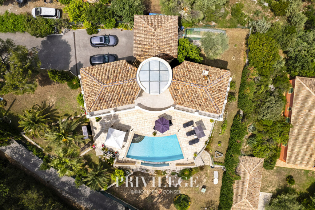 Véritable havre de paix pour cette villa de charme. – 5 pièces – 4 chambres – 200 m²