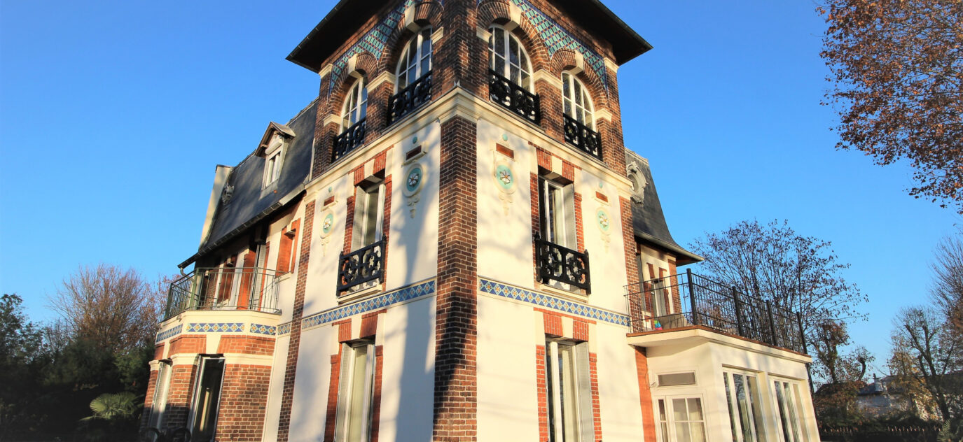  Magnifique Demeure Bord de Marne – 9 pièces – 5 chambres – 320 m²