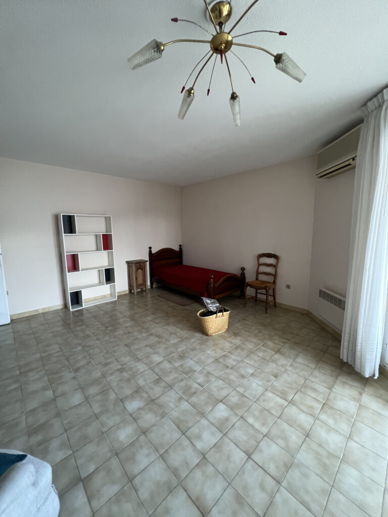 Studio 38m2 + terrasse en résidence de services  – 1 pièce – NR chambres – 37.85 m²