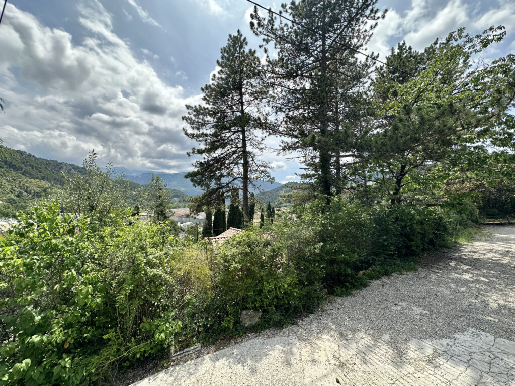 Villa mitoyenne avec jardin en Drôme Provençale – 4 pièces – 3 chambres – 64 m²