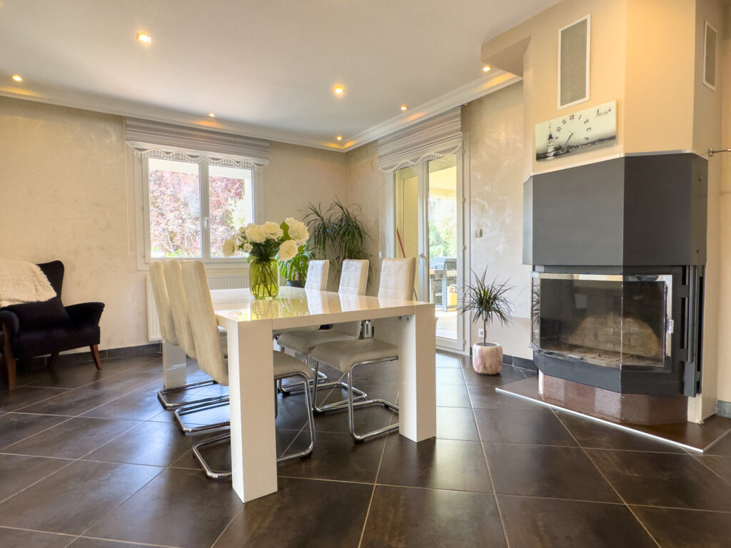 Maison de 147m2 habitables avec piscine et pool-house sur 12 – 7 pièces – 4 chambres – 187 m²