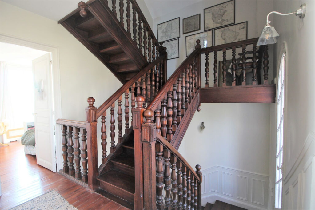 Magnifique Meulière pleine de charme vue Paris – 7 pièces – 5 chambres – 200 m²