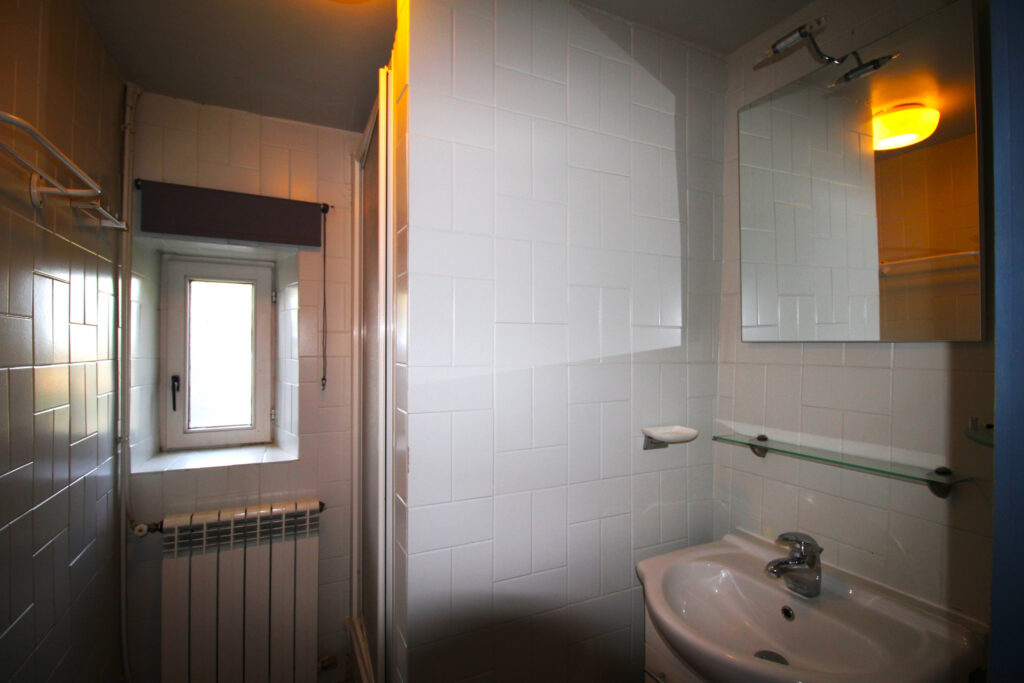 Ancienne ferme sur terrain d’1 hectare – 7 pièces – 4 chambres – 129 m²