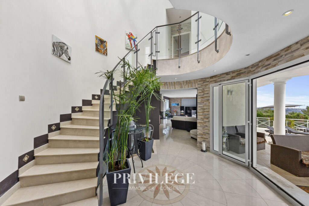 Véritable havre de paix pour cette villa de charme. – 5 pièces – 4 chambres – 200 m²