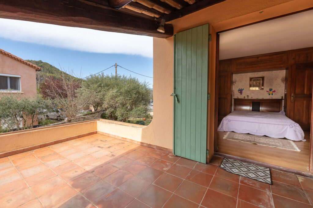 VILLA PROVENCAL 5 CHAMBRES LE BEAUSSET – 8 pièces – 5 chambres – 140 m²