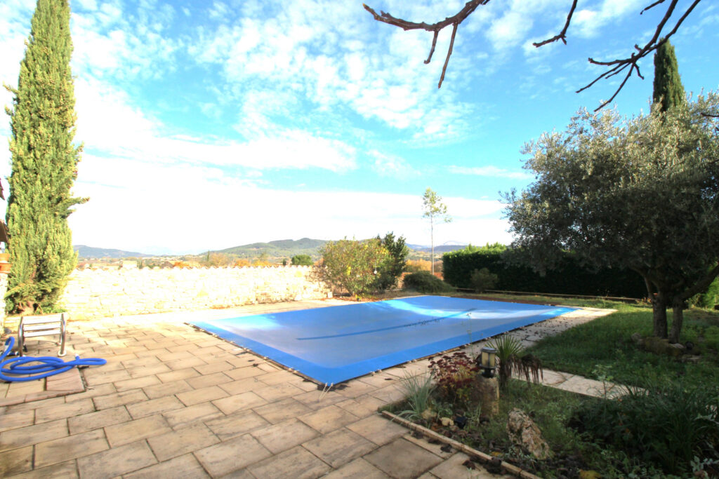 Ancienne ferme sur terrain d’1 hectare – 7 pièces – 4 chambres – 129 m²