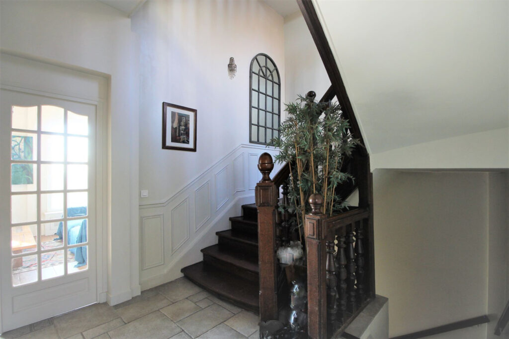 Magnifique Meulière pleine de charme vue Paris – 7 pièces – 5 chambres – 200 m²