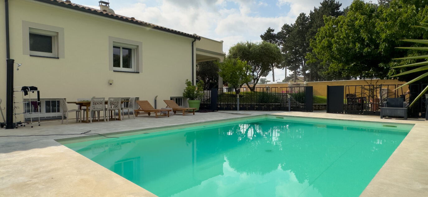 Maison de 147m2 habitables avec piscine et pool-house sur 12 – 7 pièces – 4 chambres – 187 m²