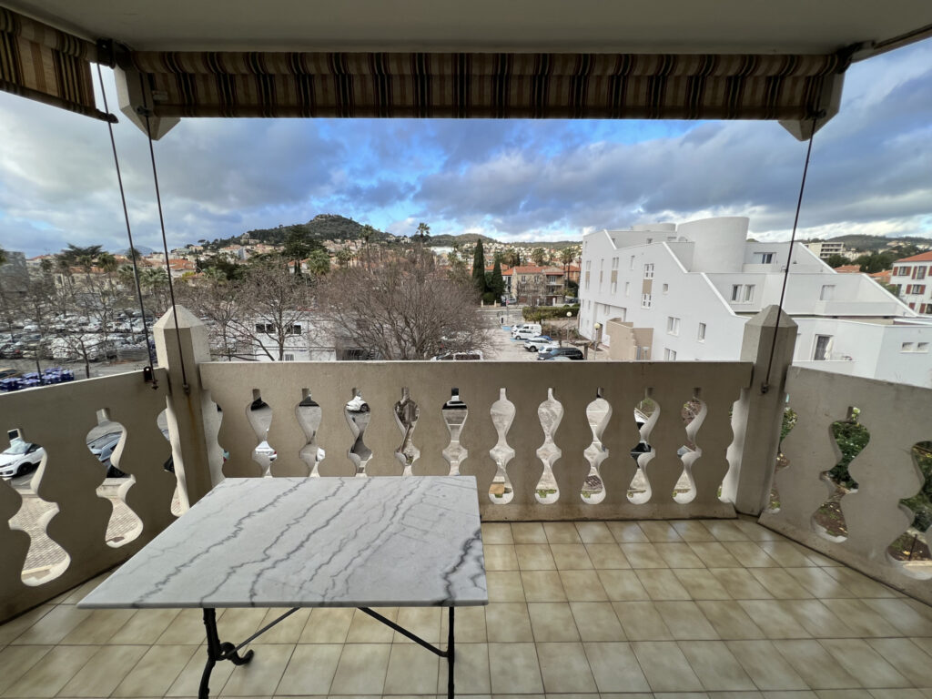 Studio 38m2 + terrasse en résidence de services  – 1 pièce – NR chambres – 37.85 m²