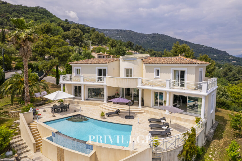 Véritable havre de paix pour cette villa de charme. – 5 pièces – 4 chambres – 200 m²