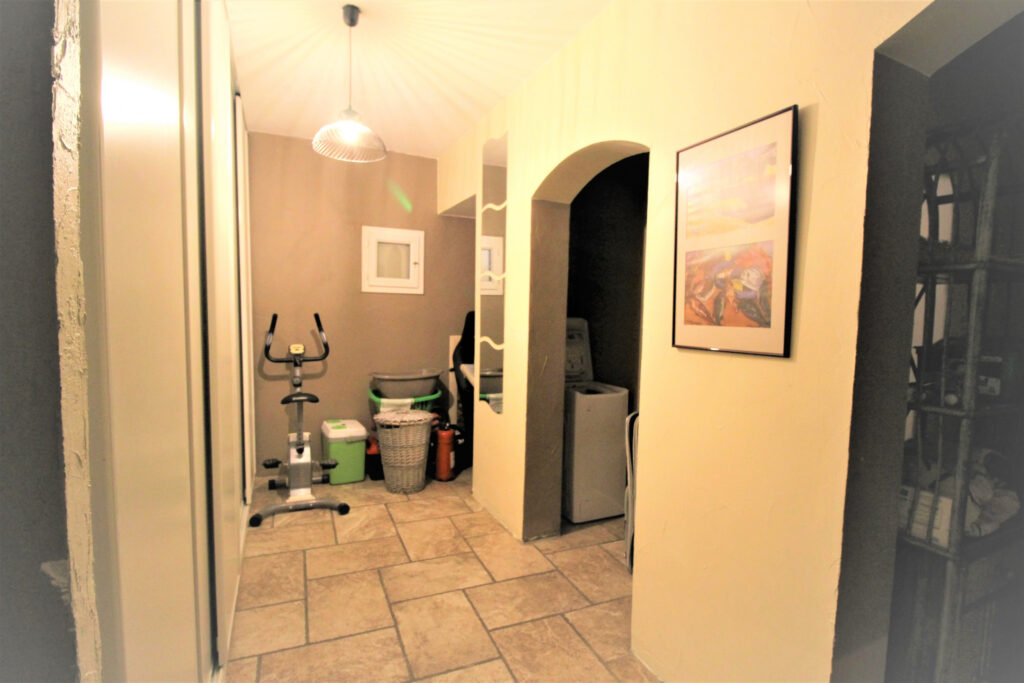 Villa de plain pied sur terrain de 1500 m2 – 6 pièces – 3 chambres – 137 m²