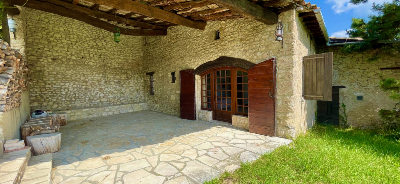 Ancien corps de ferme rénové avec vue dominante – 7 pièces – 4 chambres – 355 m²