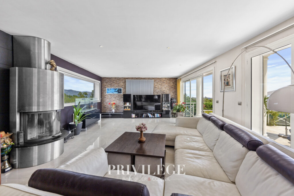 Véritable havre de paix pour cette villa de charme. – 5 pièces – 4 chambres – 200 m²