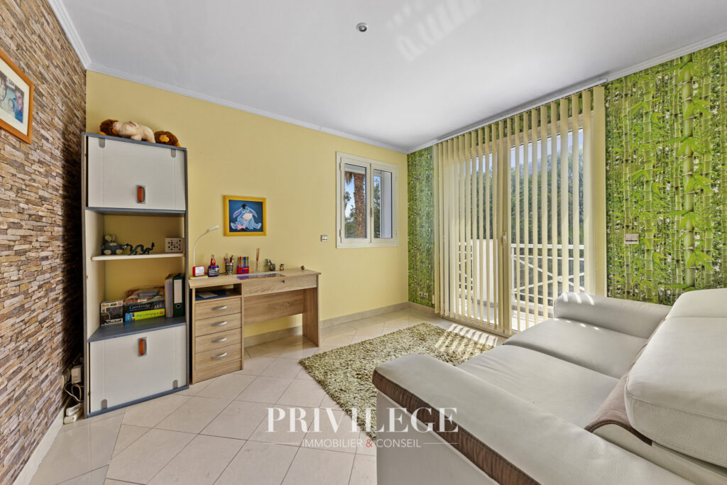 Véritable havre de paix pour cette villa de charme. – 5 pièces – 4 chambres – 200 m²