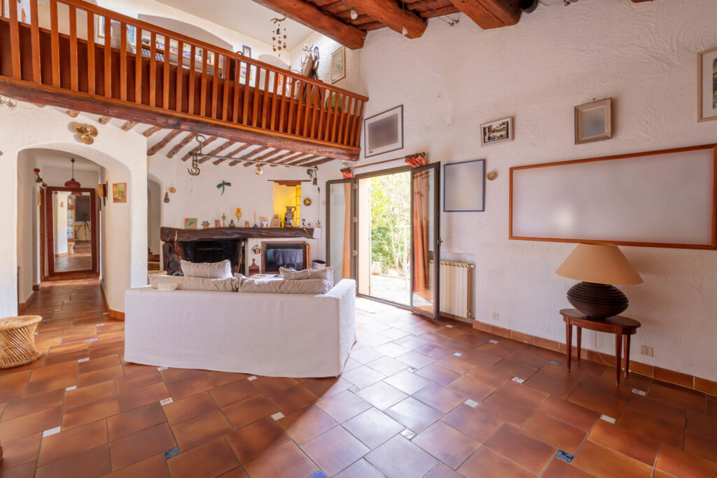 VILLA PROVENCAL 5 CHAMBRES LE BEAUSSET – 8 pièces – 5 chambres – 140 m²