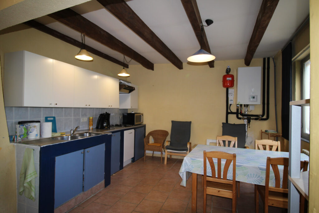 Ancienne ferme sur terrain d’1 hectare – 7 pièces – 4 chambres – 129 m²