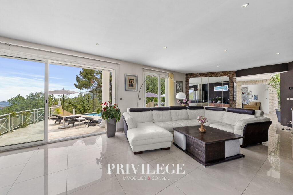 Véritable havre de paix pour cette villa de charme. – 5 pièces – 4 chambres – 200 m²