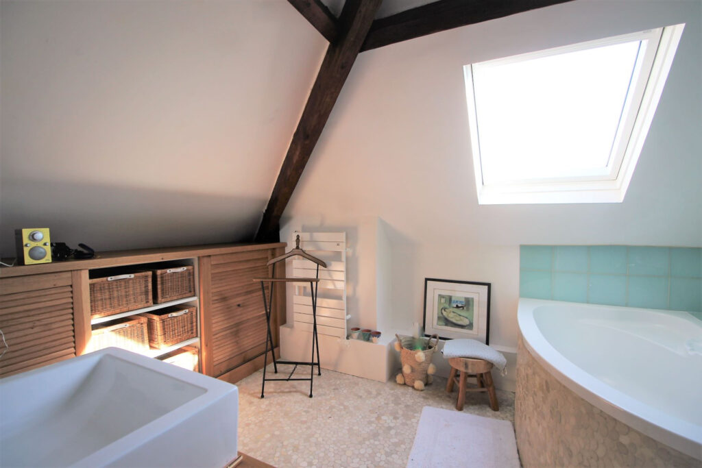 Magnifique Meulière pleine de charme vue Paris – 7 pièces – 5 chambres – 200 m²