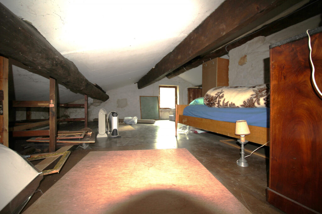 Ancienne ferme sur terrain d’1 hectare – 7 pièces – 4 chambres – 129 m²