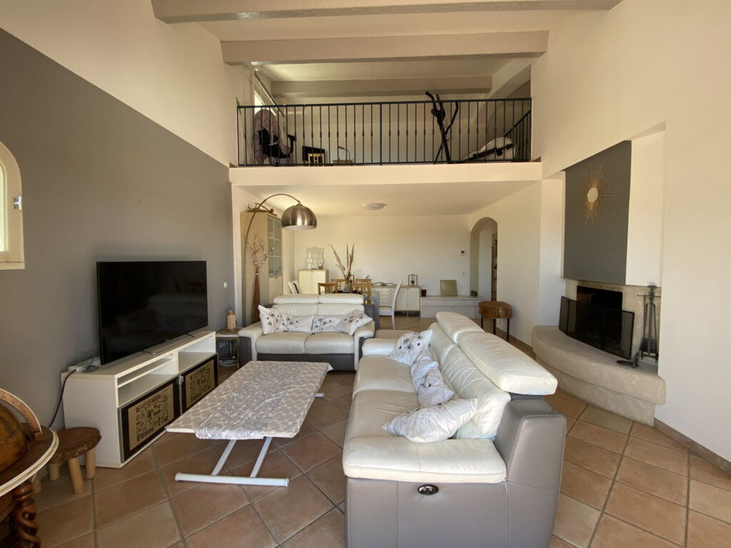 Maison Cuers 5 pièces 130 m2 – 5 pièces – 4 chambres – 130 m²