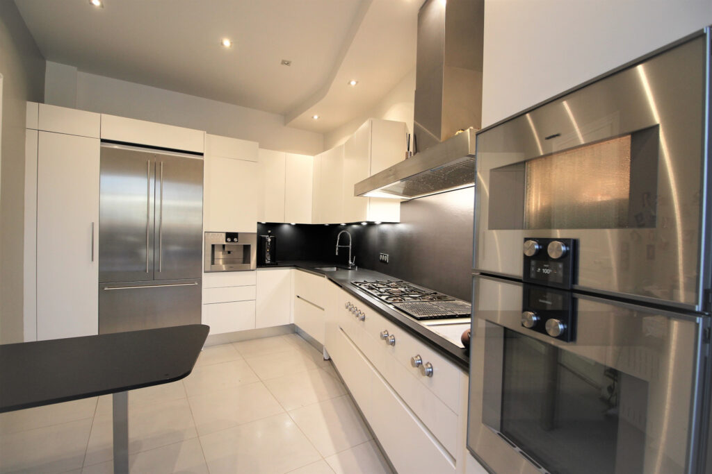  Magnifique Demeure Bord de Marne – 9 pièces – 5 chambres – 320 m²