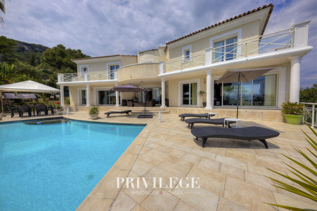 Véritable havre de paix pour cette villa de charme. – 5 pièces – 4 chambres – 200 m²