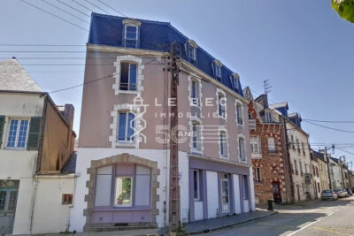 PORT-LOUIS : Immeuble de rapport, vue mer, idéal investisseur – NR pièces – NR chambres – 250 m²