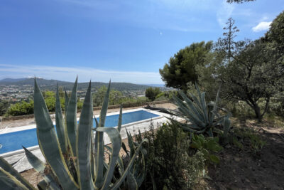 Vente – Terrain constructible – OLLIOULES (83) – 1076 m2 – V – NR pièces – NR chambres – 1076 m²