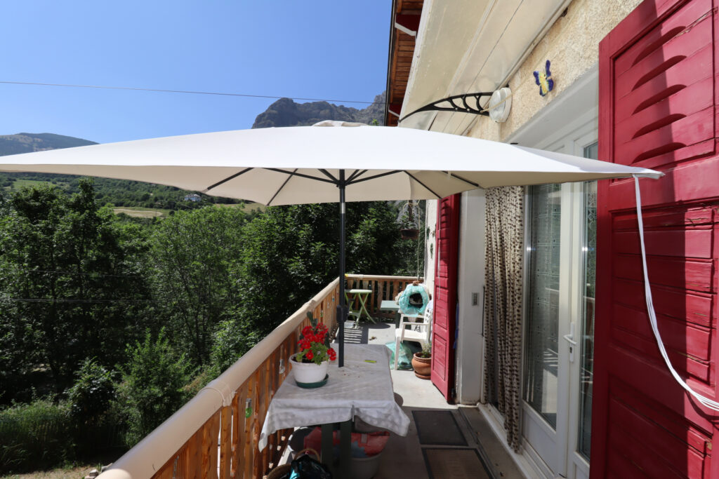 Grande Maison familiale à 5mn du village – 9 pièces – 5 chambres – 240 m²