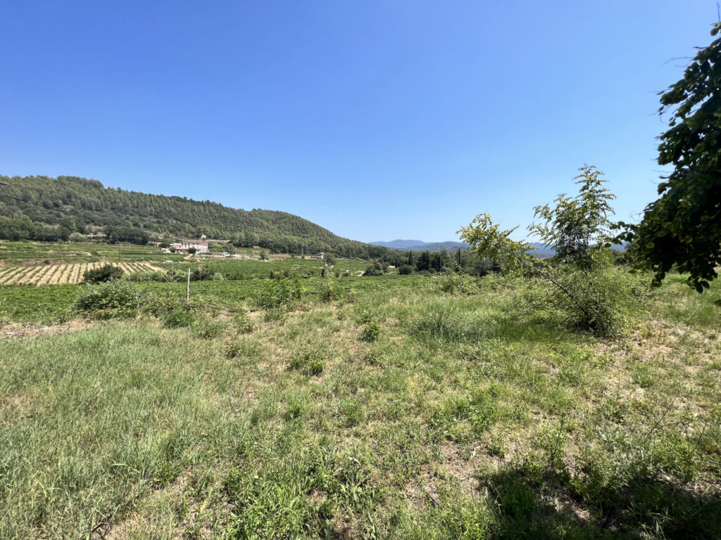 Vend Terrain constructible – 900 m²